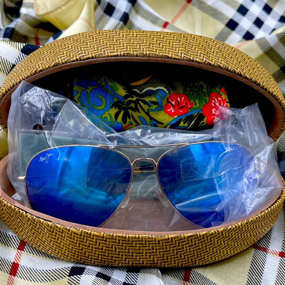 Titanium Frames ~ Brand New ~ Blue Hawaii Lenses ~ Maui Jim Mavericks